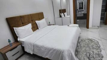 Apartment | 1 bedroom, premium bedding, Select Comfort beds, blackout drapes