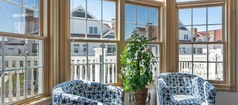 A Glorious Getaway Sheboygan - LUX Lake Condo