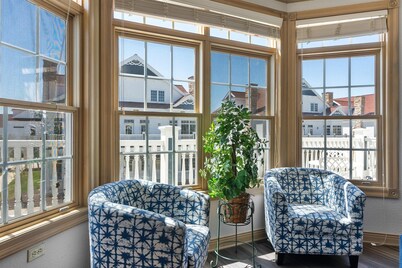 A Glorious Getaway Sheboygan - LUX Lake Condo