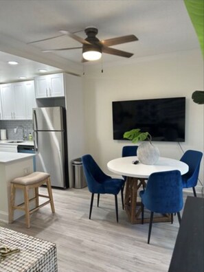 Dining - Renovated Coastal 2/2 on the Intracoastal in Prestigious Boca Raton Location (Boca Raton)
