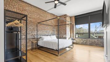 Kamar Single Premium | Seprai premium, selimut bulu angsa, dan didekorasi berbeda-beda