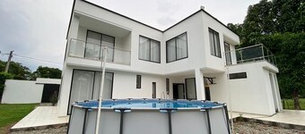 Villa with large natural spaces 10 minutes from Villavicencio.