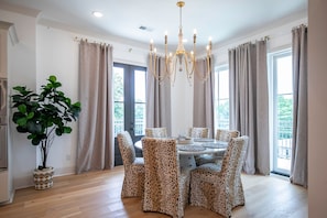 Dining - The SLOhouse, 3BR Luxe Stay by Velvet Ditch Villas (Oxford)