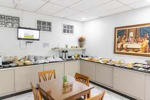 Free daily buffet breakfast - HOTEL GUAPINDAIA (Rio Branco)