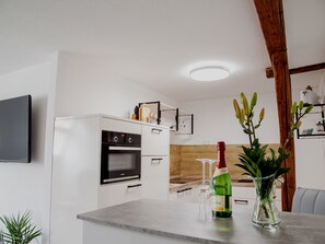 Refrigerador, horno, placa de cocina, lavavajillas