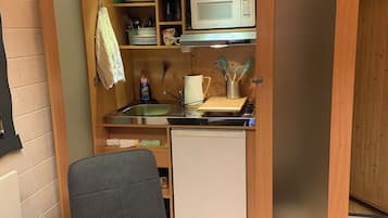Kühlschrank, Mikrowelle, Herdplatte, Toaster