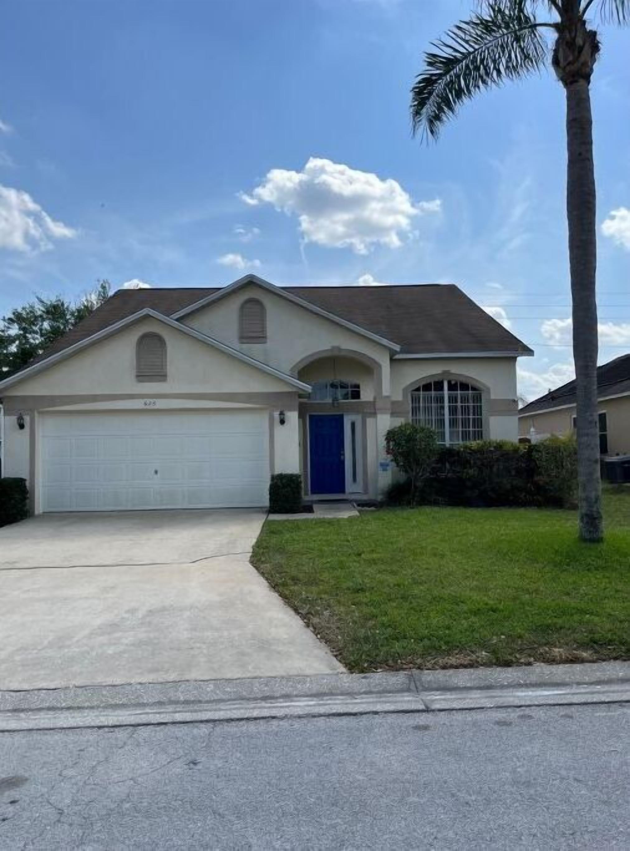 Near Disney,  all attractions, many shops and resturants close by