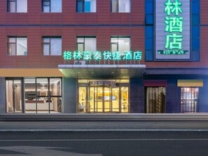 Exterior - Greentree Inn Beijing Chaoyang District Media School South Gate Express Hotel (Beijing)