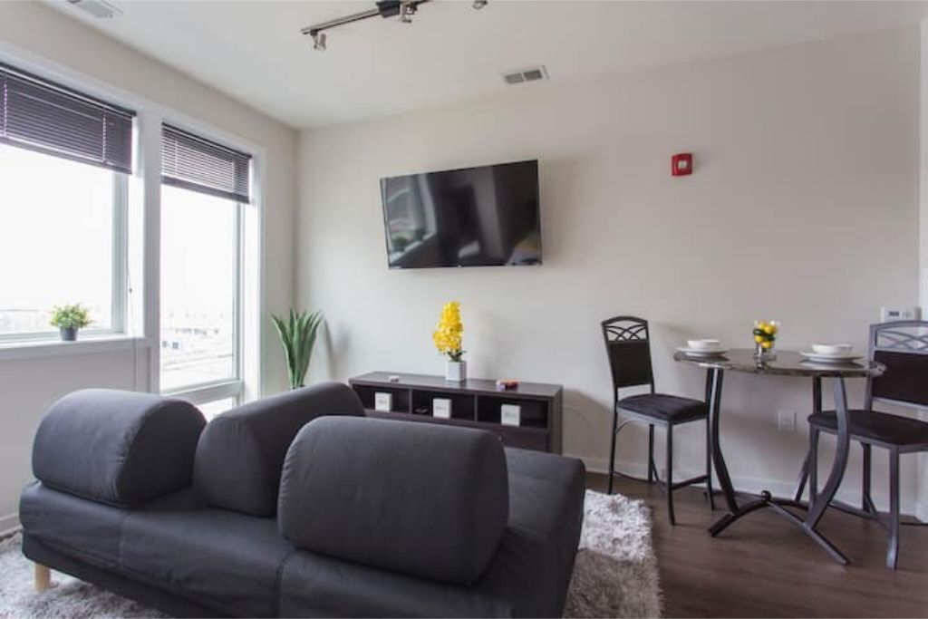 𝐄𝐍𝐓𝐈𝐑𝐄 𝐒𝐓𝐔𝐃𝐈𝐎 𝐋𝐔𝐗 PET Friendly 𝐍𝐞𝐭𝐟𝐥𝐢𝐱 𝐀𝐂 𝐖/𝐃 𝐖𝐈𝐅𝐈