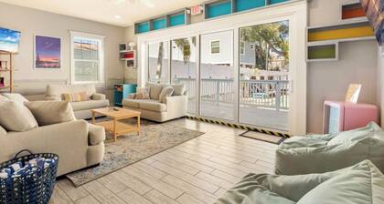 Key West Style Cottage - with pool/hot-tub