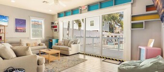 Key West Style Cottage - with pool/hot-tub