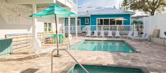 Key West Style Cottage - with pool/hot-tub 