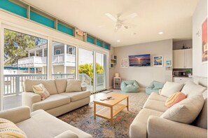 TV - Key West Style Cottage - with pool/hot-tub  (Dunedin)