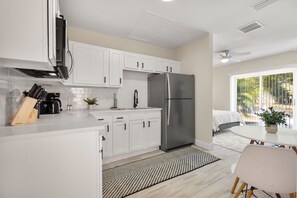 Frigorifero, microonde, lavastoviglie