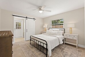 5 Schlafzimmer, Bügeleisen/Bügelbrett, Bettwäsche