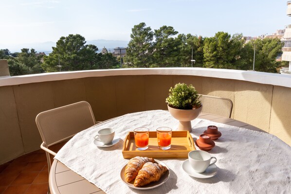 تناول الطعام بالخارج