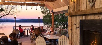 Wally’s Cottage |New|HotTub|Kayaks|Firepit|Central