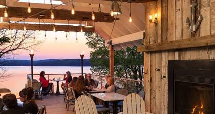 Wally’s Cottage  |Hot Tub|Kayaks|Firepit|Fireplace