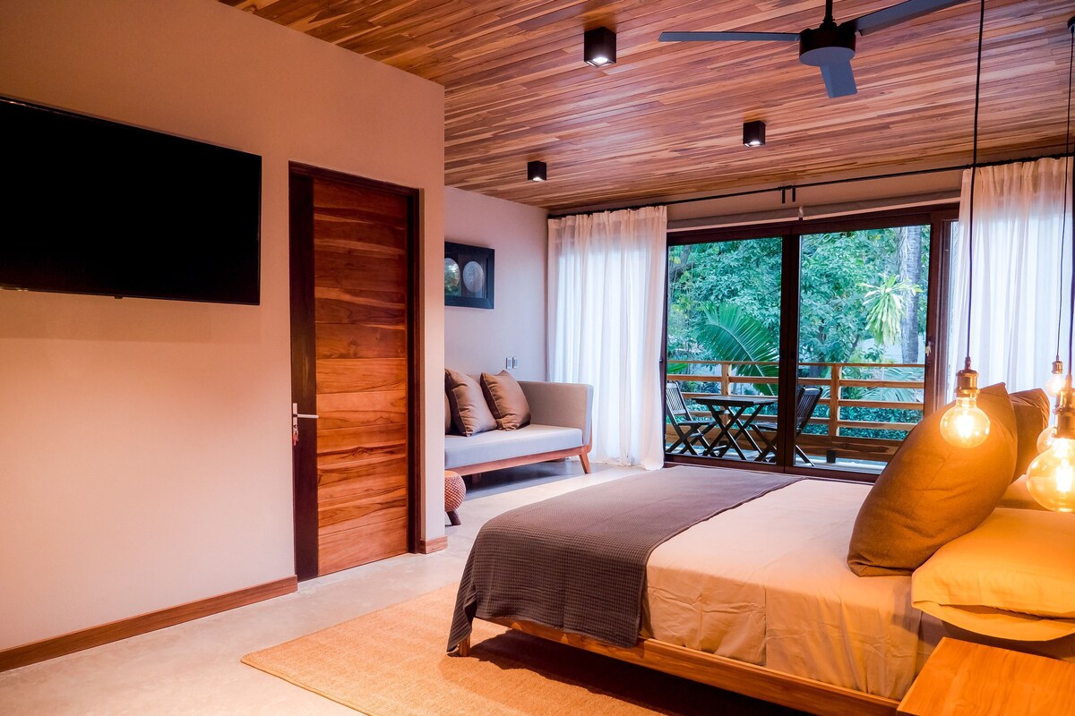 Chambre, balcon, vue montagne | Literie de qualité supérieure, coffres-forts dans les chambres, bureau