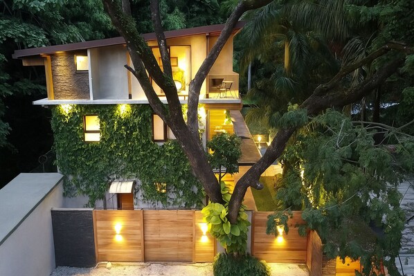 Front of property - ARJAU Santa Teresa Boutique Hotel (Cóbano)