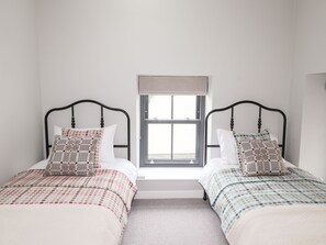 3 bedrooms, individually decorated, individually furnished, free WiFi - The Pottery (Newport)