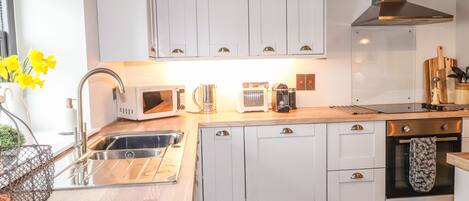 Refrigerador, lavavajillas, tetera/pava eléctrica, tostadora