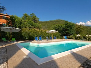 حمّام سباحة خارجي