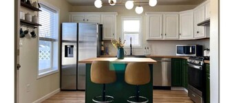Cozy, Modern 3-Bedroom Close to Downtown