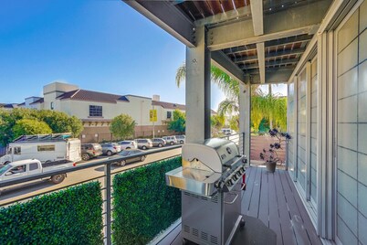 Venice CA `The Steel Rose` Modern Flat Townhouse