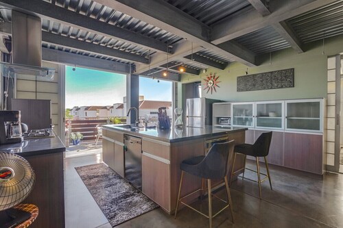 Venice CA `The Steel Rose` Modern Flat Townhouse