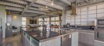 Venice Beach "The Steel Rose" Compound..