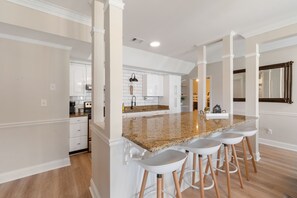 Fridge, microwave, oven, stovetop - Sunset Estate 7 bedrooms, Sleeps 18! + Game Room (Sparta)