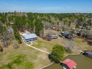 Exterior - Sunset Estate 7 bedrooms, Sleeps 18! + Game Room (Sparta)