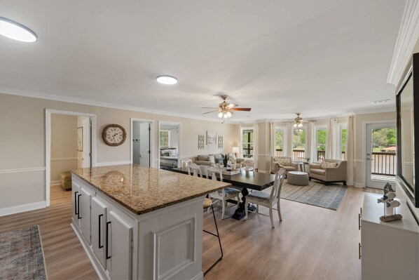 Interior - Sunset Estate 7 bedrooms, Sleeps 18! + Game Room (Sparta)