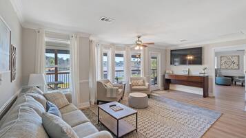 TV connectée, jeux vidéo, livres