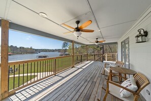 Outdoor dining - Sunset Estate 7 bedrooms, Sleeps 18! + Game Room (Sparta)