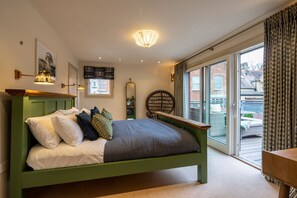 3 bedrooms, iron/ironing board, internet