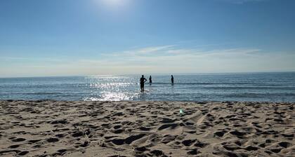 Spacious Condo, Outdoor Heated Pool, Walk to Private Beach
