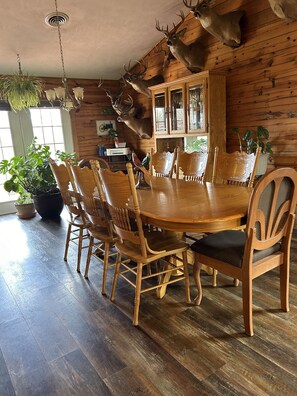 Dining - Escape to PARADISE on 10 sprawling acres in which to do anything you please! (Leasburg)