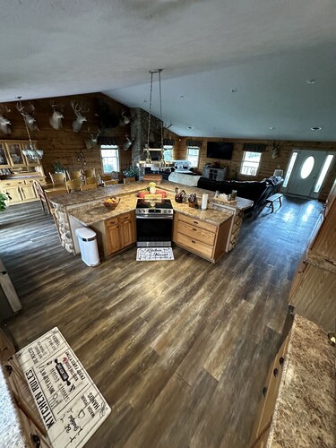 Escape to PARADISE on 10 sprawling acres in which to do anything you please!