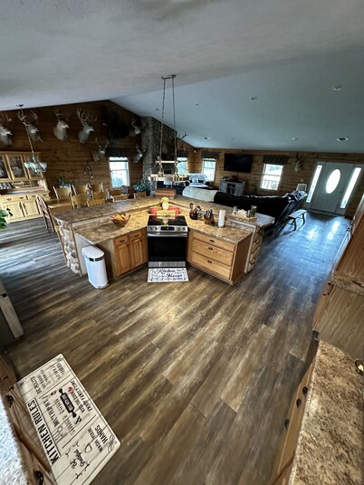 Escape to PARADISE on 10 sprawling acres in which to do anything you please!
