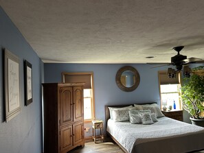 3 bedrooms, desk, iron/ironing board, free WiFi - Escape to PARADISE on 10 sprawling acres in which to do anything you please! (Leasburg)