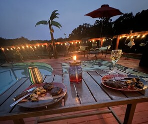 Outdoor dining - Escape to PARADISE on 10 sprawling acres in which to do anything you please! (Leasburg)