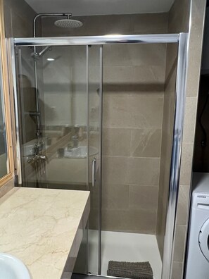 Shower, hair dryer, towels, soap - Holiday flat in a beautiful complex with large swimming pool and private terrace (Corralejo)