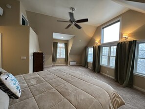 5 bedrooms, desk, iron/ironing board, free WiFi