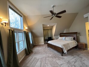 5 bedrooms, desk, iron/ironing board, free WiFi