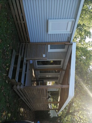 Exterior detail - Large 3-bedroom mobile home in a beautiful campsite (Aureilhan)