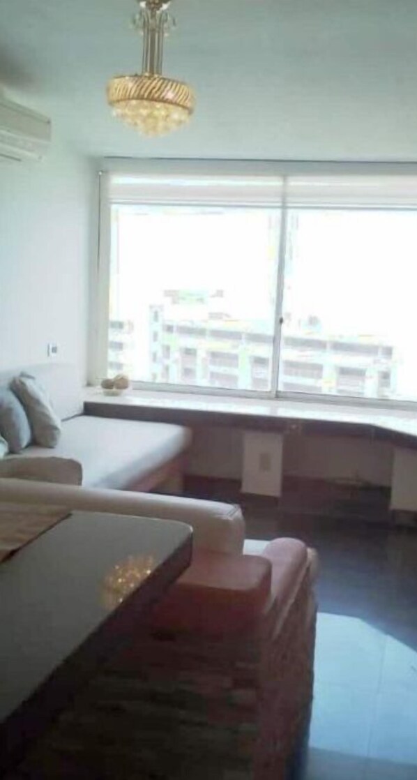 Living area - Beautiful and pleasant suite in Cerro El Morro (Lechería)