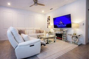 Living area - Coral Way Private Pool  (Kissimmee)