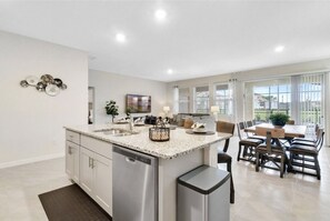 Full-size fridge, microwave, oven, stovetop
